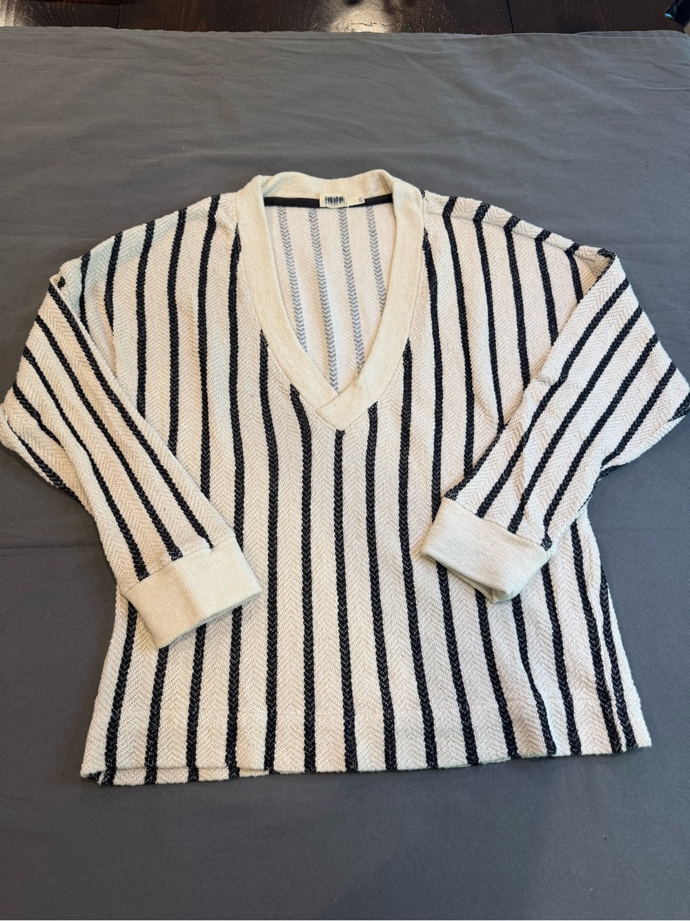 Faherty Women's Dockside V-Neck Sunwashed Striped Sweater in Cream and Black Med